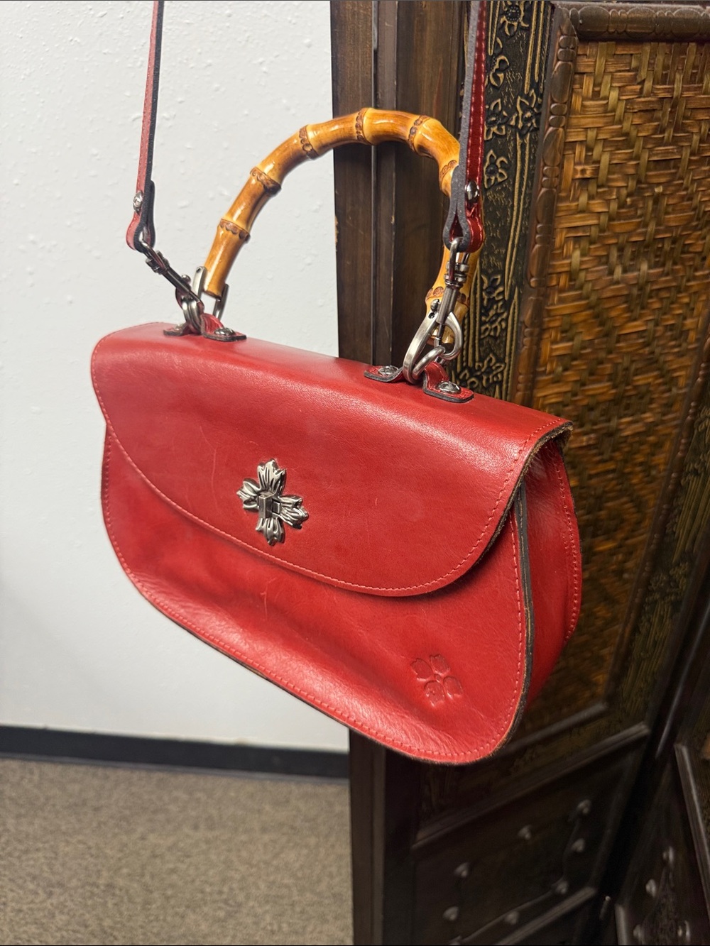 Red Leather Top-Handle Women’s Bag with Bamboo Handle - special edition - Picture 3 of 8